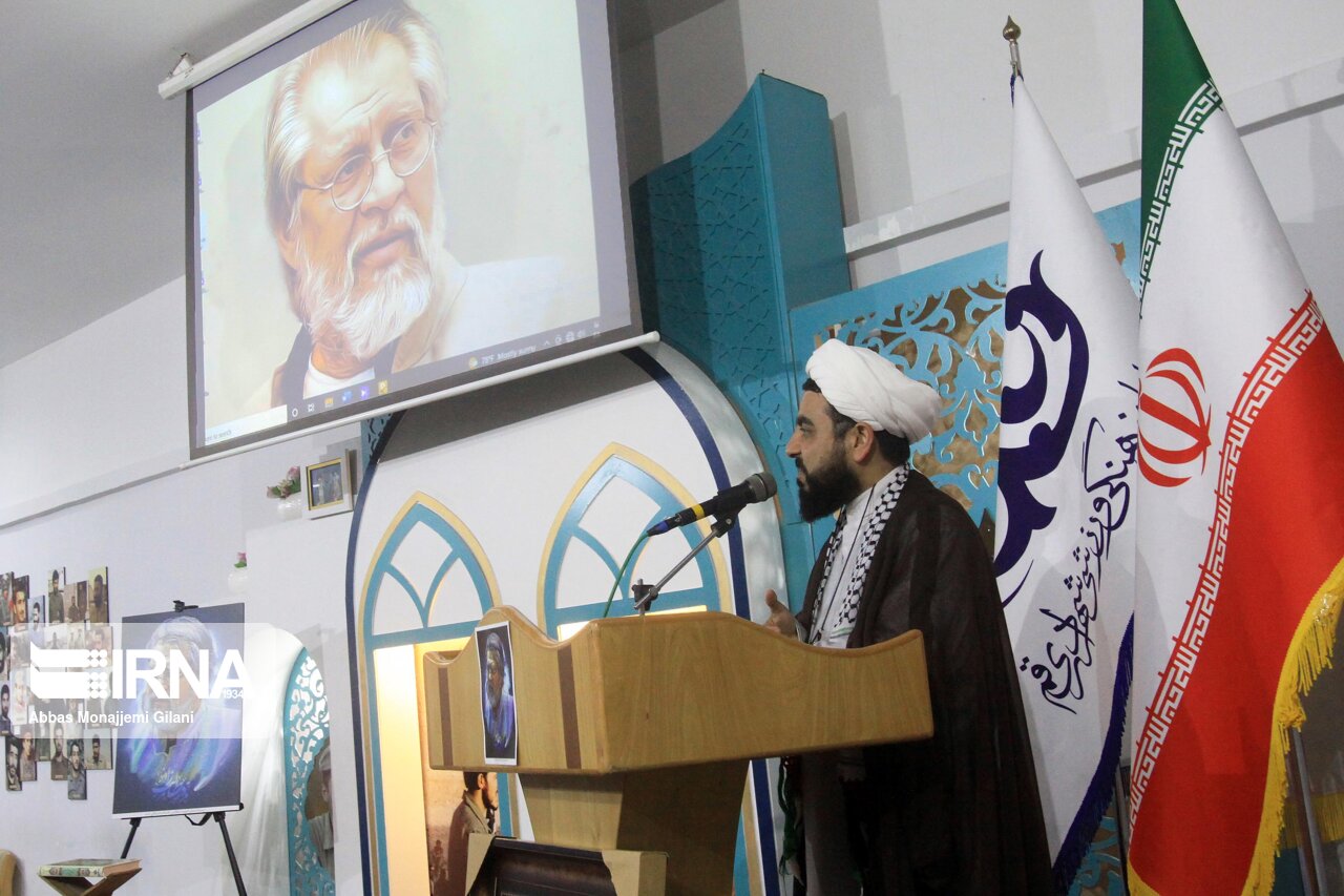 غریب رضا : طالب زاده از نیرو شناسی به شبکه سازی و از شبکه سازی به جبهه سازی رسید