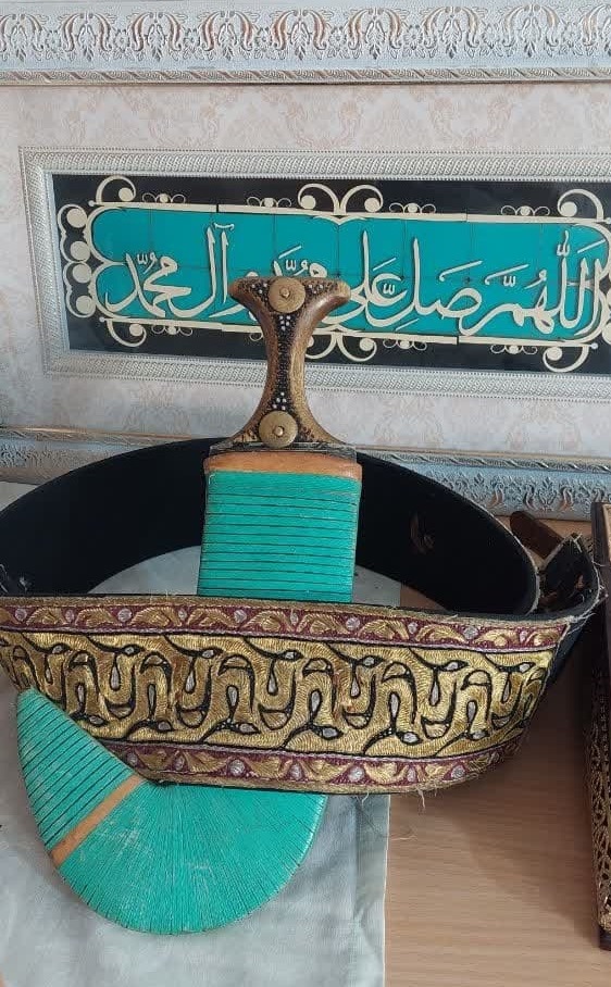 خنجر یمنی‌اش را به من هدیه داد…