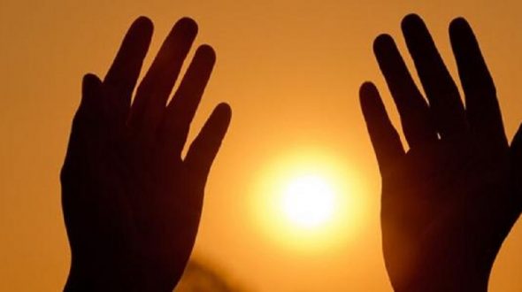 لماذا رفع الأيادي إلى السماء حين الدعاء ؟