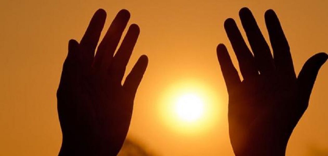 لماذا رفع الأيادي إلى السماء حين الدعاء ؟