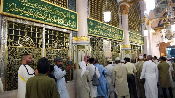 وقفة وجدانية أمام ضريح الحبيب المصطفى(صلّى الله عليه وآله)