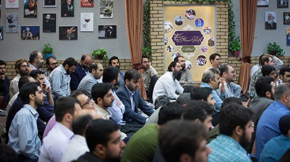 انقلاب اسلامی در حال تبدیل به یک انقلاب اجتماعی است